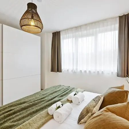 Beautiful Bel-etage In Apartman *
