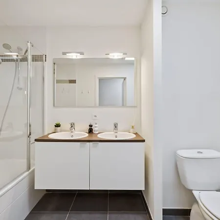 Beautiful Bel-etage In Apartment