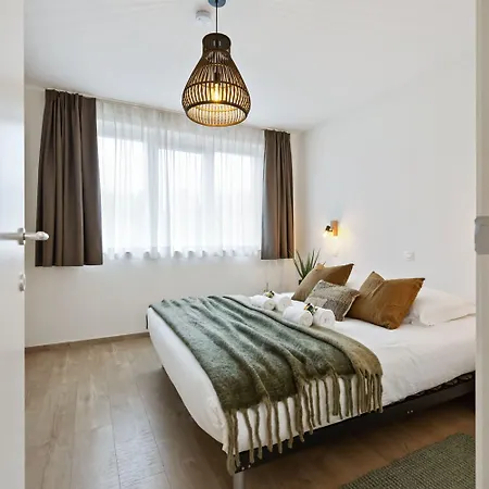 Beautiful Bel-etage In *