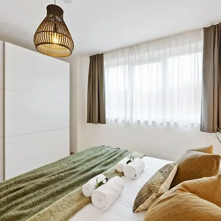 Beautiful Bel-etage In Apartment