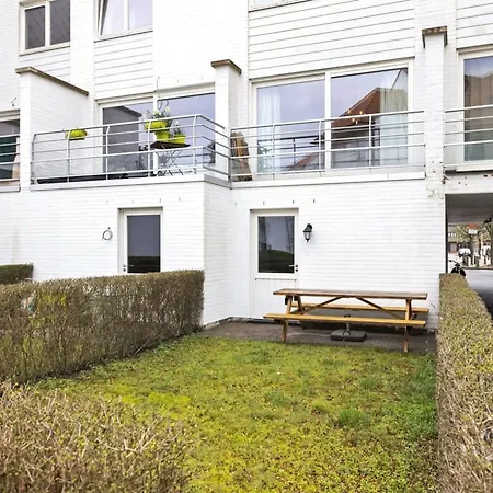 Beautiful Bel-etage In *